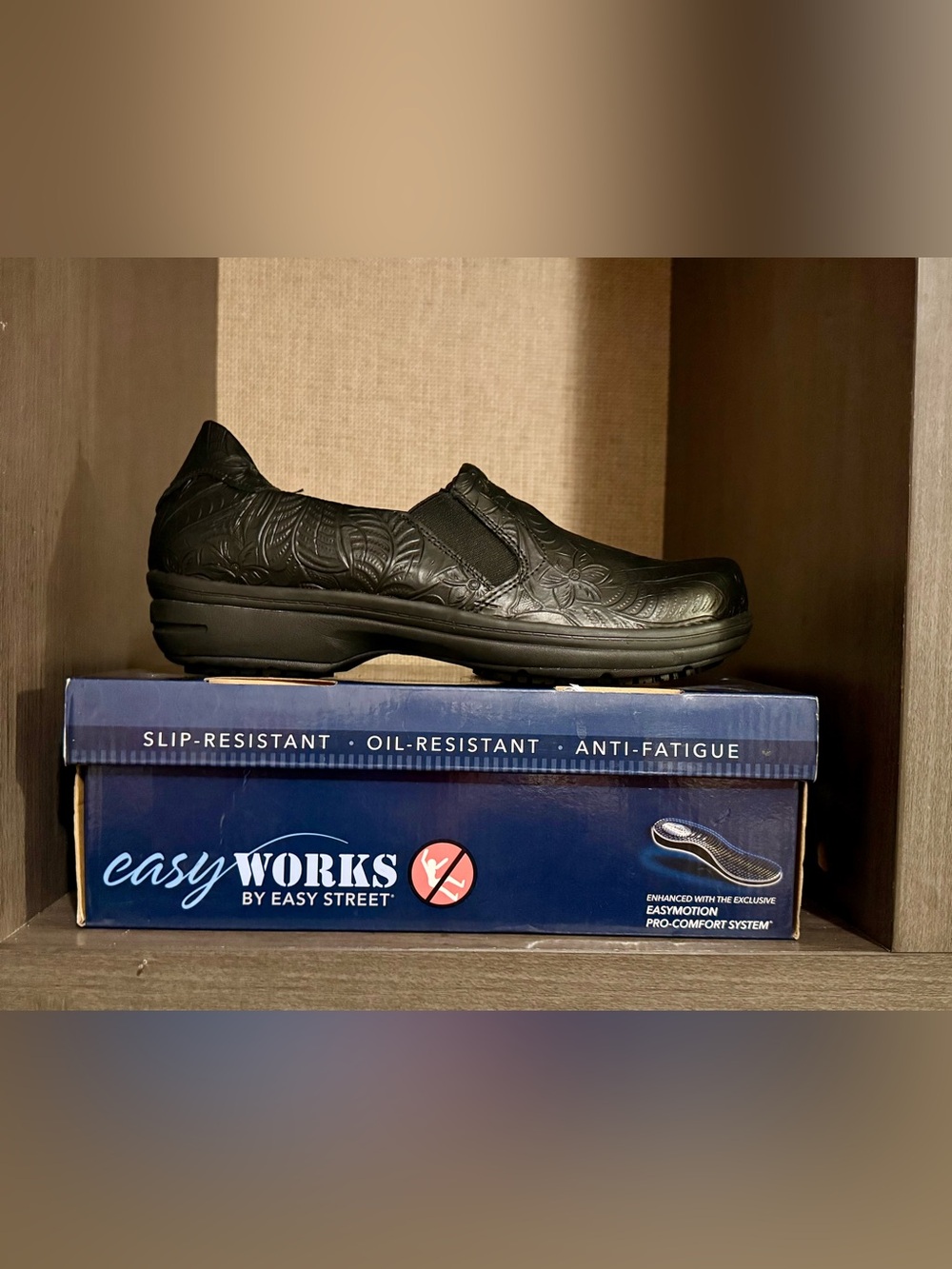 $98.00 Easy Works Easy Street Bind Embossed Leather Slip-Resistant Clog 11